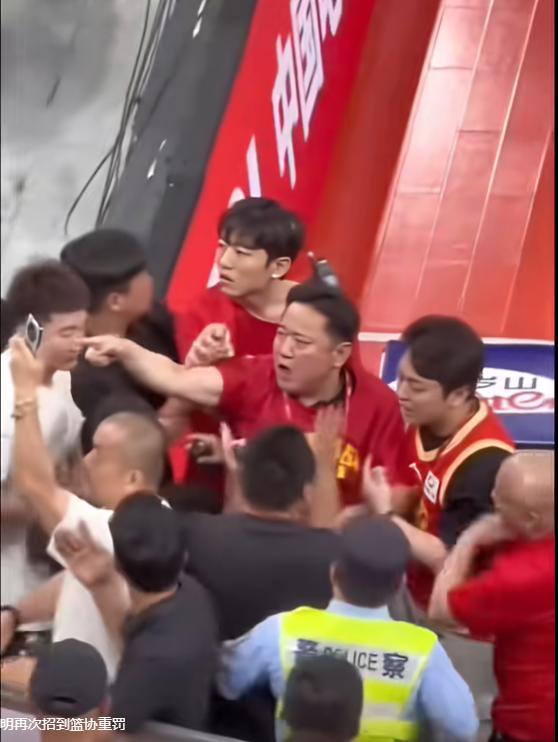 巴黎卖拉莫斯+李刚仁收入破亿,将求购阿克利乌什、迪奥曼德 巴黎卖拉莫斯+李刚仁收入破亿,将求购阿克利乌什、迪奥曼德