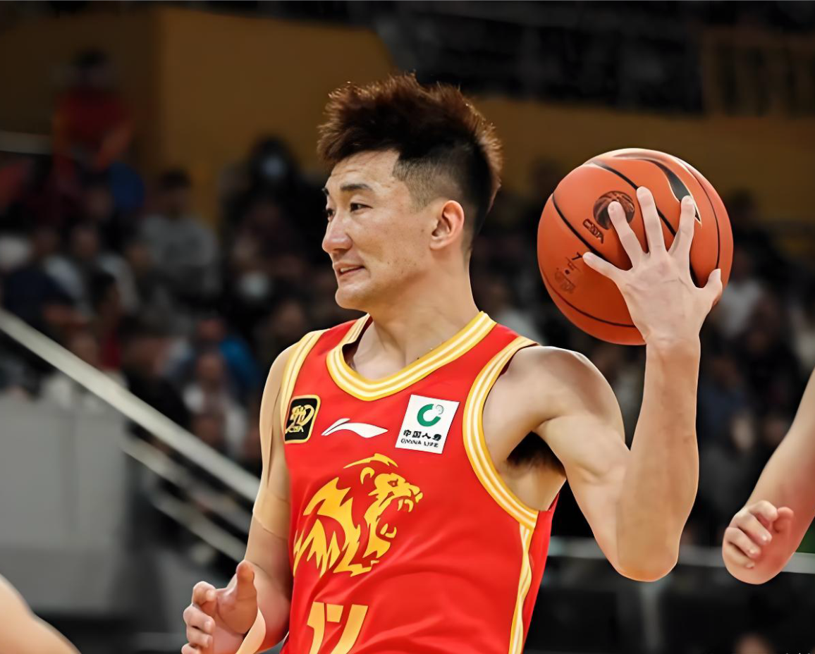 痛失好局，瑞士主帅雅金在球队被卡塔尔绝平后怒摔水瓶