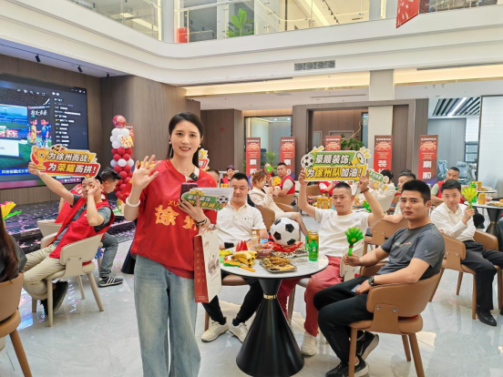 尼克斯队时隔53年NBA再夺冠,中锋罗宾逊晒比赛前酒店抓蛇视频 尼克斯队时隔53年NBA再夺冠,中锋罗宾逊晒比赛前酒店抓蛇视频