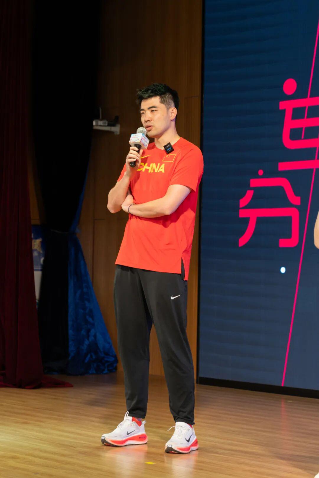 奇才榜眼郎被迫接受脚部手术,这会对他下赛季的表现造成影响吗? 奇才榜眼郎被迫接受脚部手术,这会对他下赛季的表现造成影响吗?