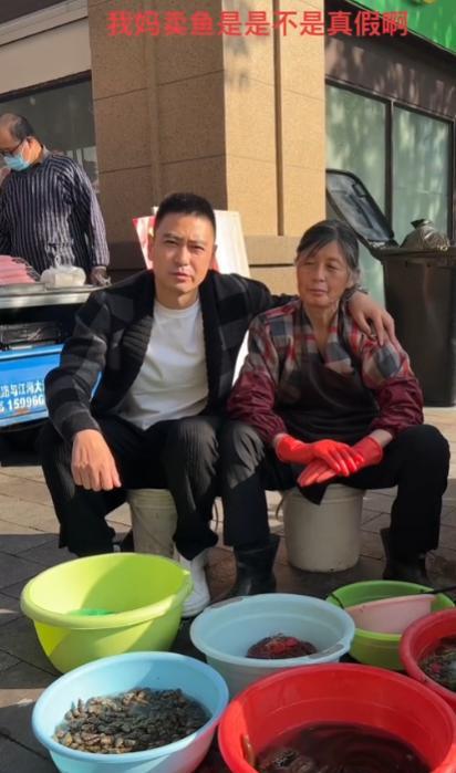 詹姆斯再次自戴皇冠!与乐福一起现身克罗地亚:助威旗下摩托艇队 詹姆斯再次自戴皇冠!与乐福一起现身克罗地亚:助威旗下摩托艇队