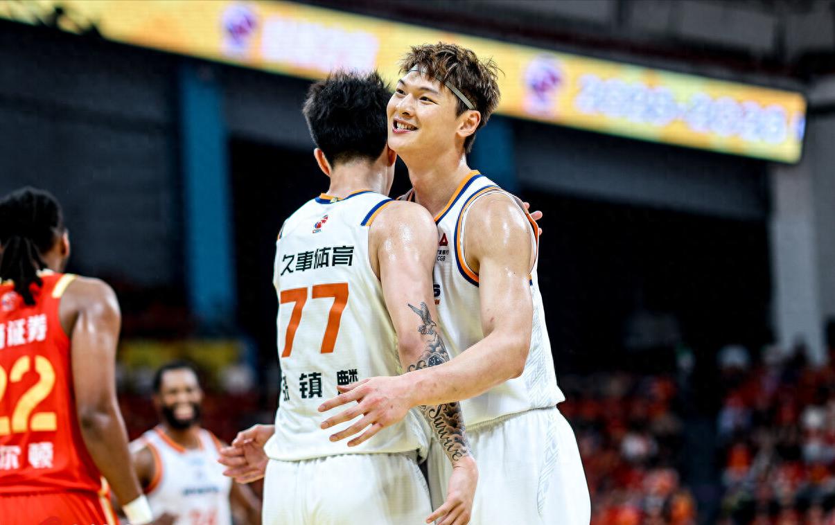 文班无缘首冠 尼克斯53年后再夺冠 文班无缘首冠 尼克斯53年后再夺冠