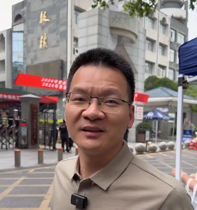 可签3年6000万?范弗里特或让步,火箭留下伊森,引援还剩1200万 可签3年6000万?范弗里特或让步,火箭留下伊森,引援还剩1200万