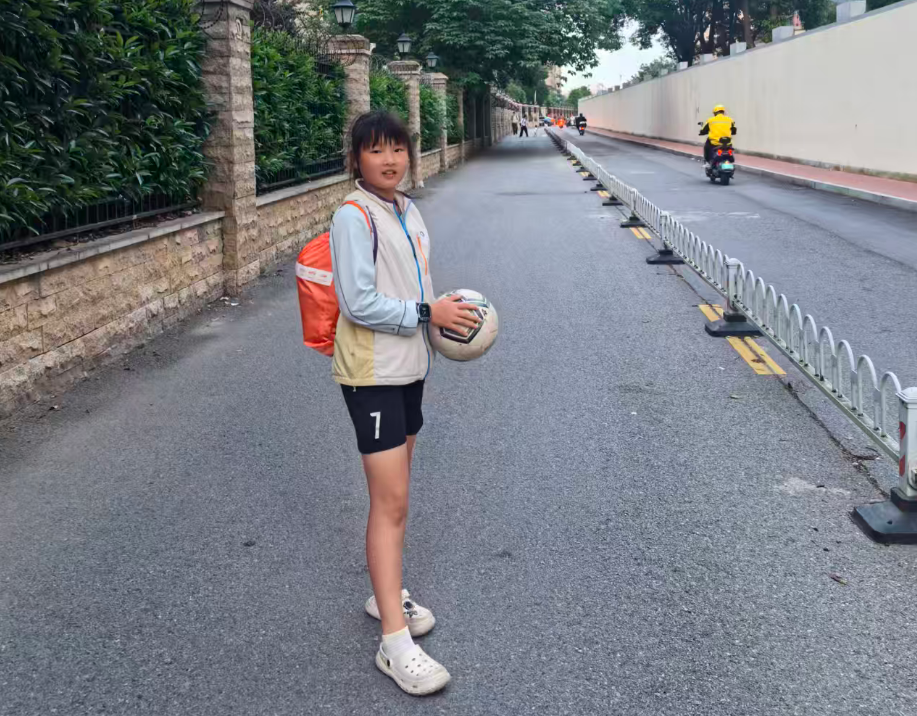 西蒙斯赌詹皇今夏签约勇士 西蒙斯赌詹皇今夏签约勇士