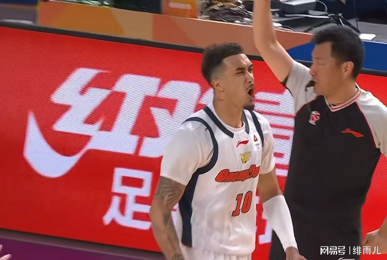 文班19+14+5封盖，哈珀比肩2传奇带不动双枪，马刺1