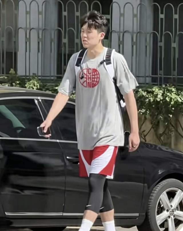 文班亚马被质疑“哨子护体”?库里球迷翻出2016年旧账 文班亚马被质疑“哨子护体”?库里球迷翻出2016年旧账