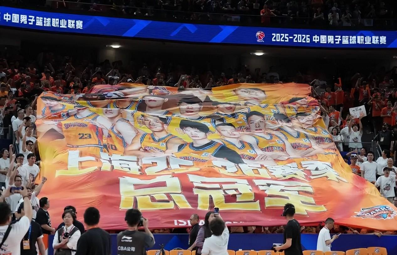 九游体育同样是NBA传奇巨星,为何科比营销害人,詹姆斯营销却无害? 九游体育同样是NBA传奇巨星,为何科比营销害人,詹姆斯营销却无害?