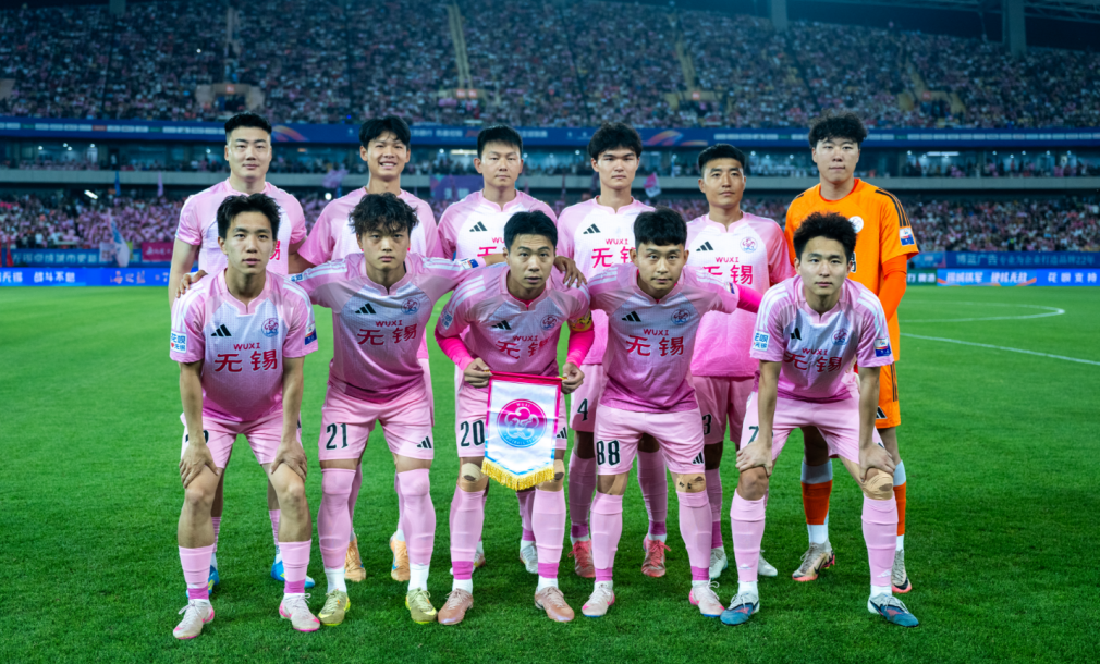 九游体育库尔图瓦欢迎穆帅回归皇马 九游体育库尔图瓦欢迎穆帅回归皇马