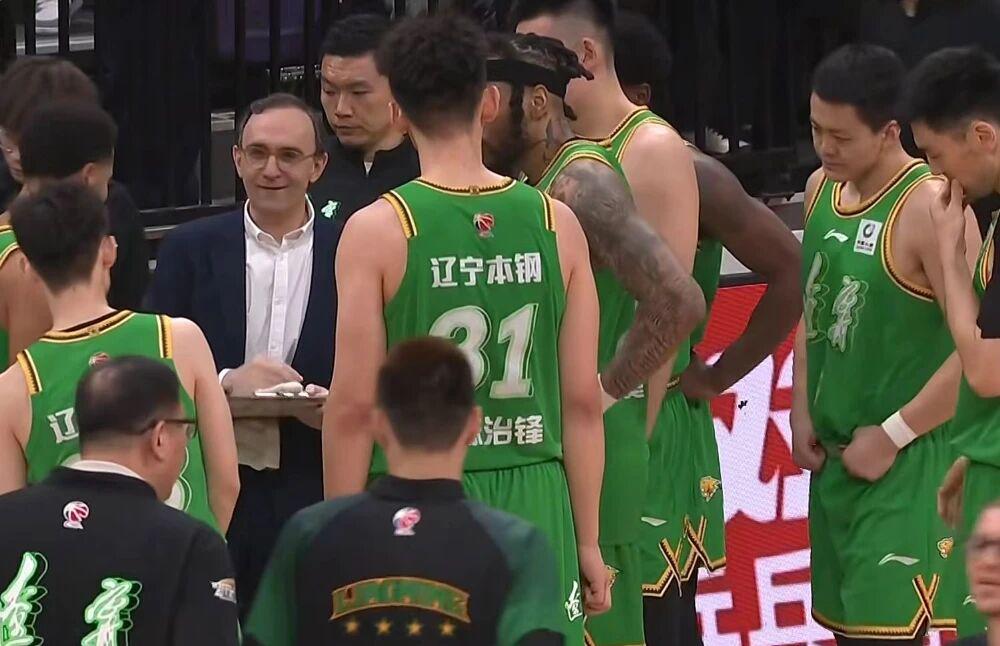 费兰vs佛得角数据:4次射门1次射正,8次地面对抗0次成功 费兰vs佛得角数据:4次射门1次射正,8次地面对抗0次成功